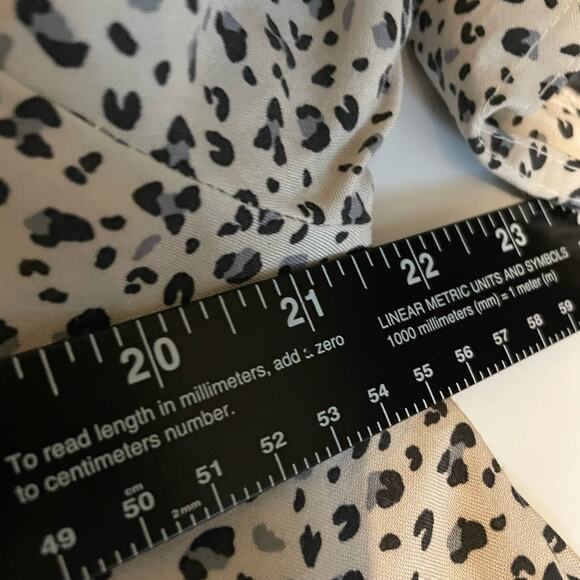 Aura Button Down Shirt Dress Sz Medium Collared Animal Print Long Sleeve Splits - Picture 9 of 10